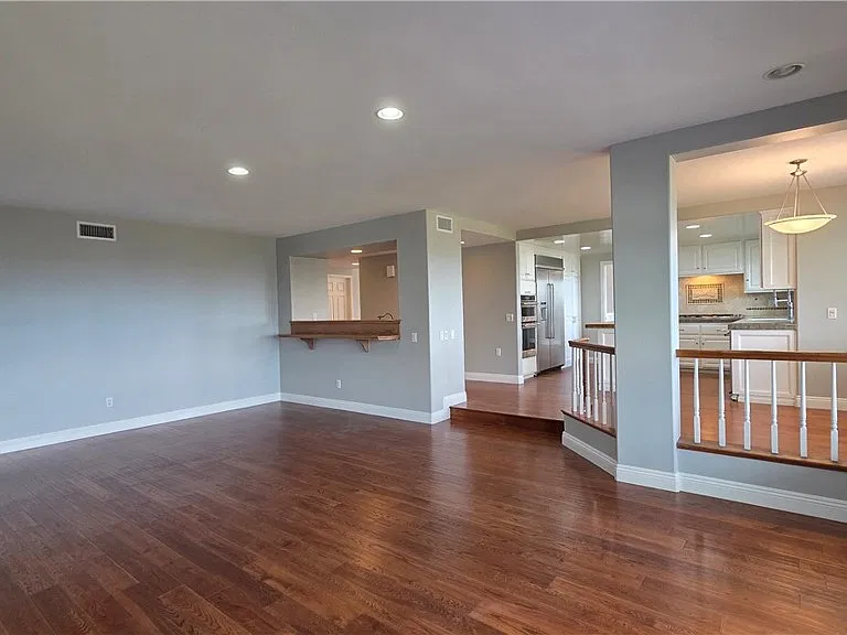 8 Miranda — Photo 14