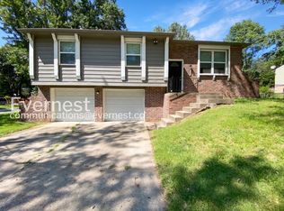 2805 NW Castle Dr, Blue Springs, MO 64015