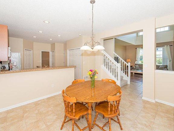 Expansive kitchen & dining perfect for entertaining guests!