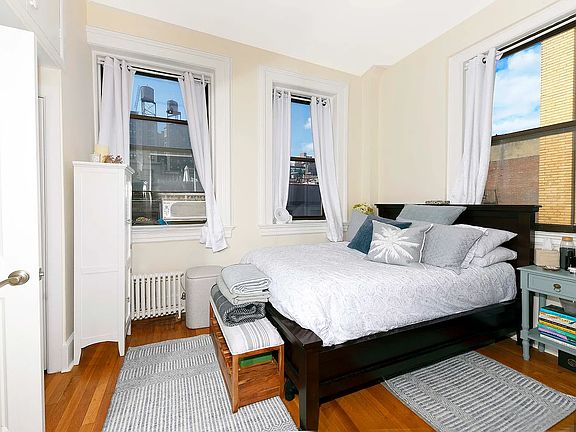 3rd image of 54 W 74th St APT 412A