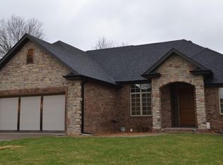 1063 Maryland Ct, Springfield, MO 65810