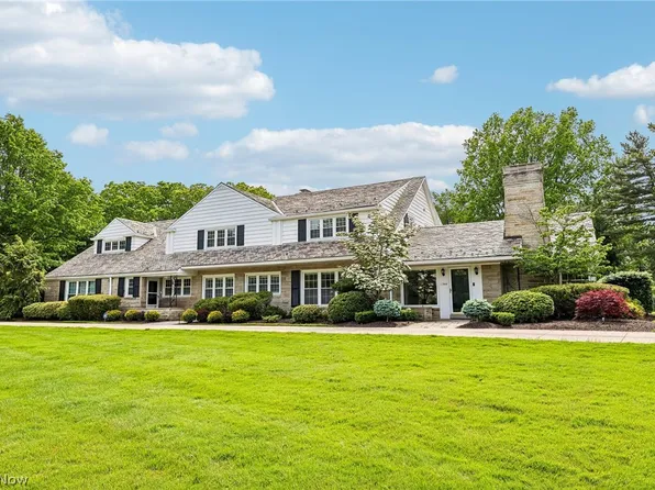 1544 Clubside Rd, Lyndhurst, OH 44124