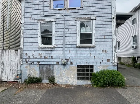 67 Delano St, New Bedford, MA 02744