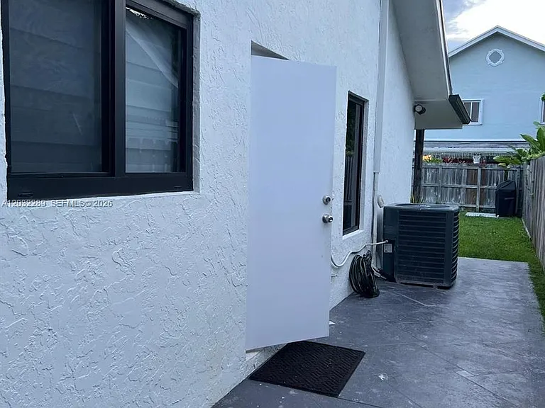 10822 SW 142nd Ct — Photo 2