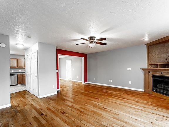3rd image of 266 Donna Ave