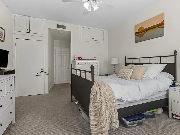 1956 Calvert St NW #3 — Photo 9