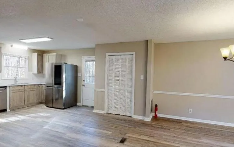 421 Constitution Dr — Photo 6