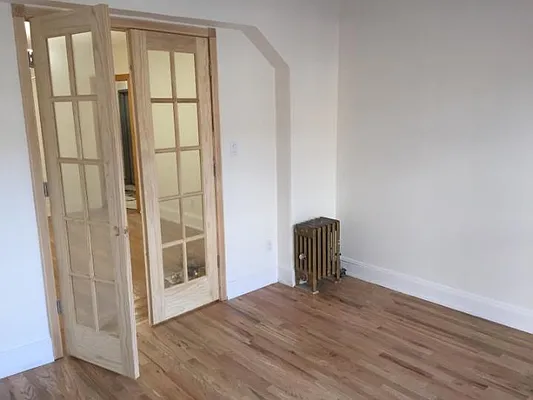 Rented by Halvatzis Realty | media 7