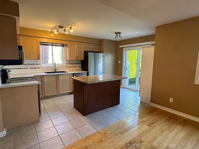 82 Kenwell Cres — Photo 3