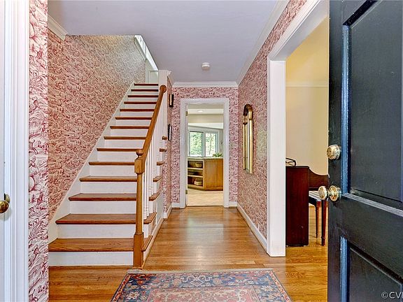 4th image of 101 Ivy Ct