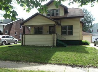 1613 S Chicago Ave, Freeport, IL 61032