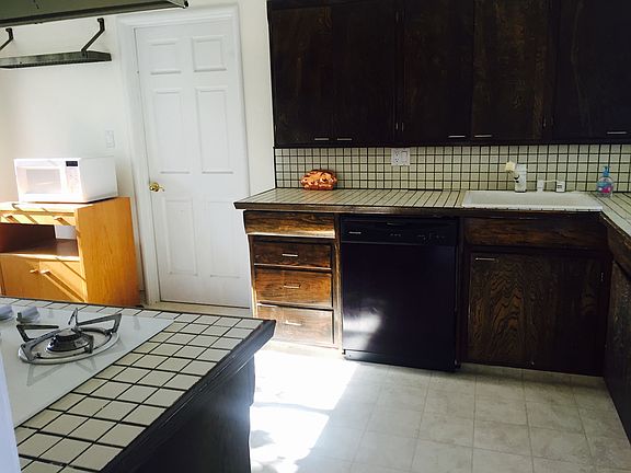 5th image of 914 Heatherstone Ave