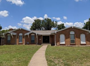 3719 Crestpark Dr, Farmers Branch, TX 75244