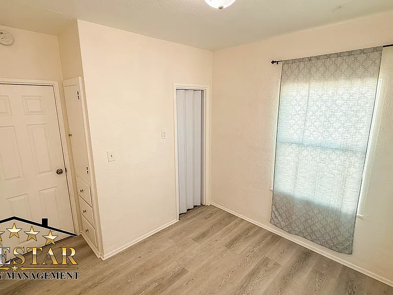 703 Woodrow Ave — Photo 7
