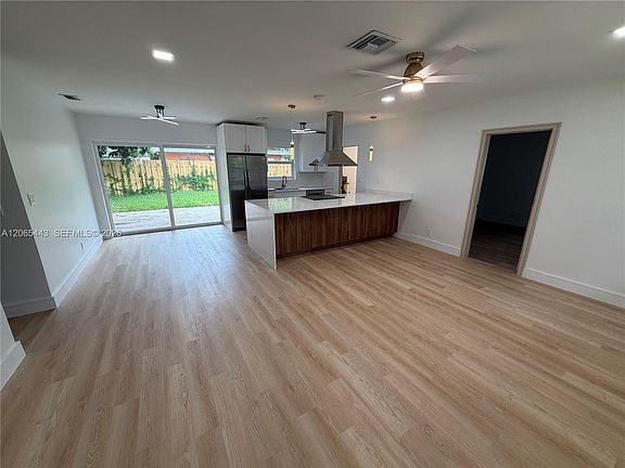 4th image of 110 NE 17th Ct