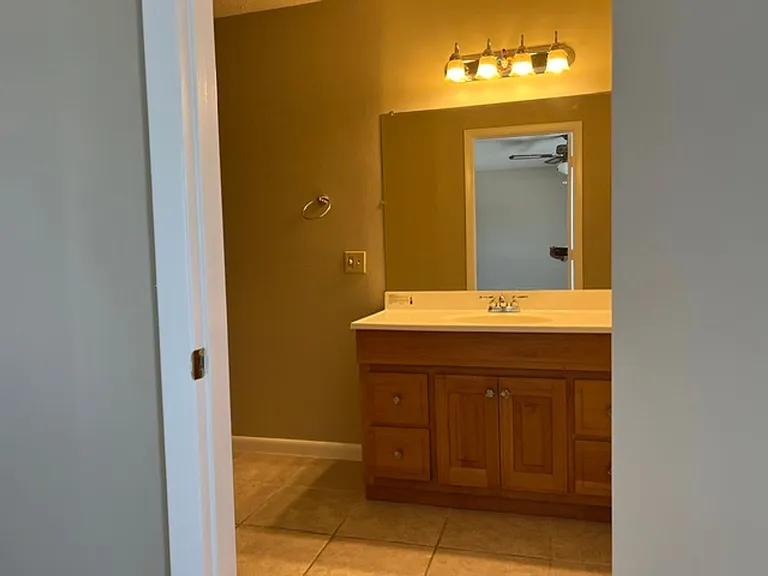 1514 Manor Dr NE — Photo 4