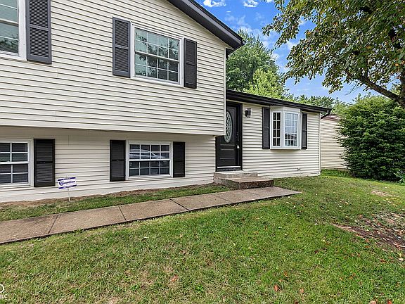 4th image of 921 Waring Dr E