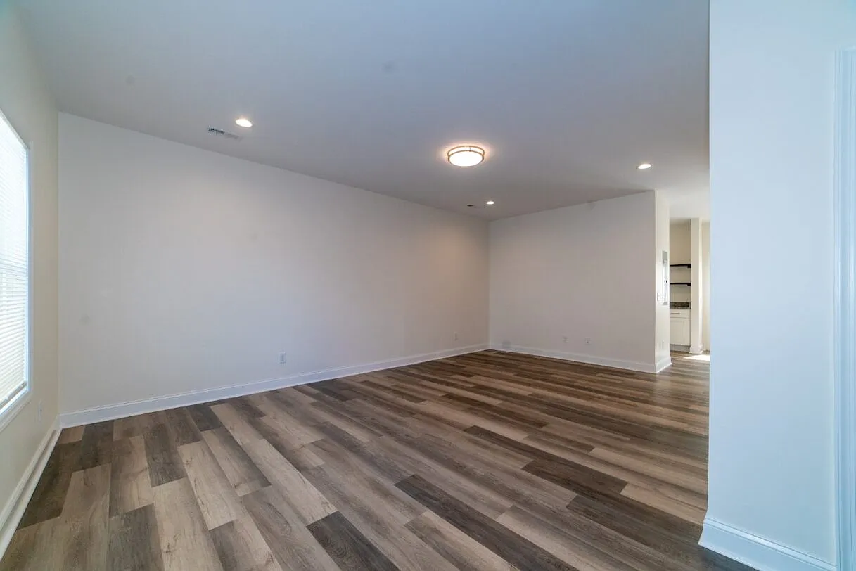 Midway Townhome — Photo 3