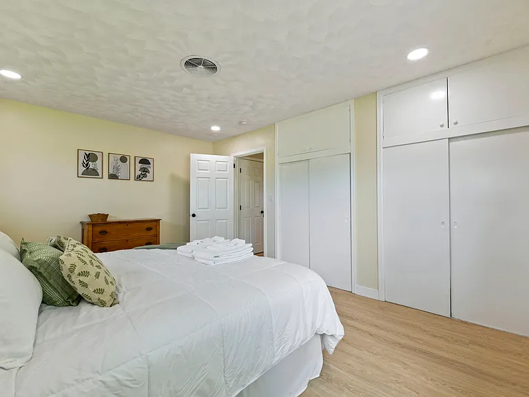 719 Hanshaw Rd — Photo 19