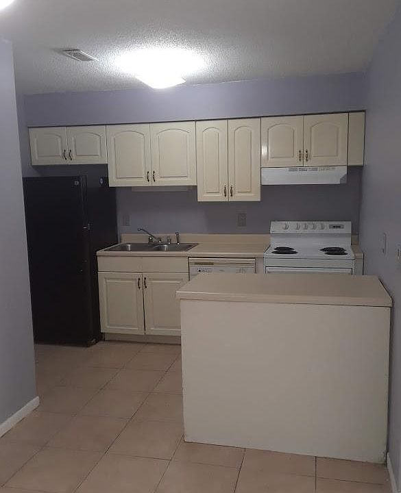 Kitchen with Island