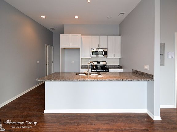 2nd image of 1059 W Grand Ave #4S