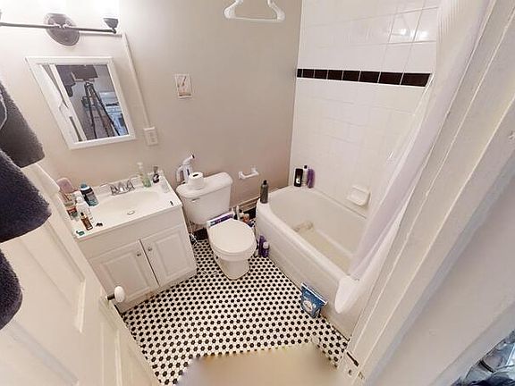 4th image of 1401 Golden Ave Unit 2