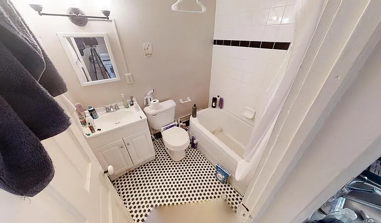 1401 Golden Ave #2 — Photo 4