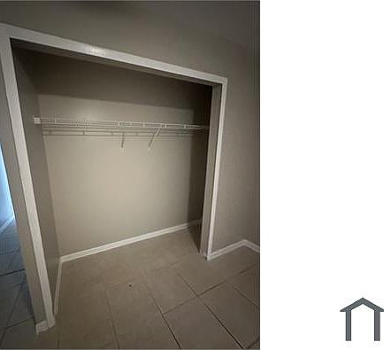 4th image of 1504 E Poinsettia Ave APT A