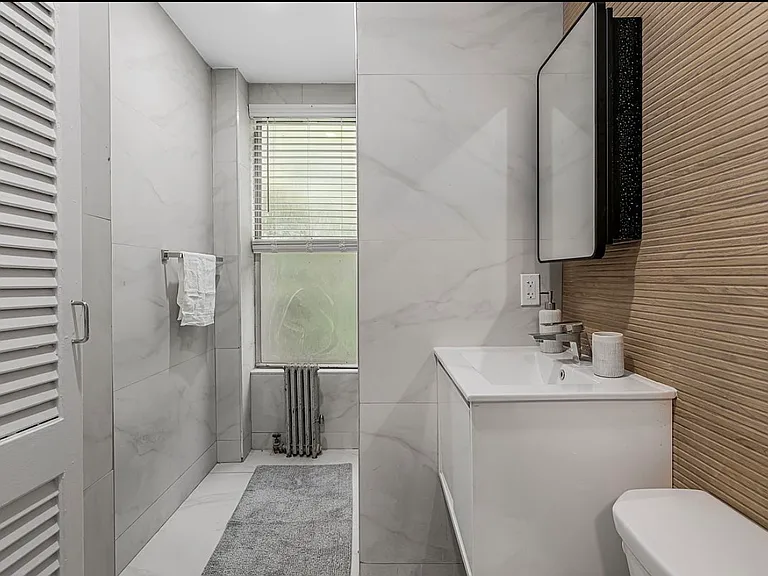 405 W 46th St #2R — Photo 8