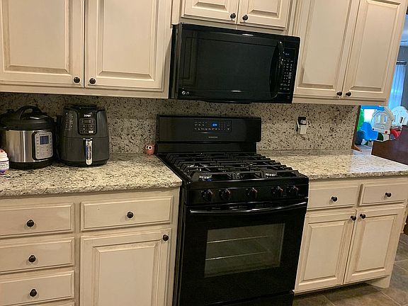 5th image of 1105 Brookhaven Dr