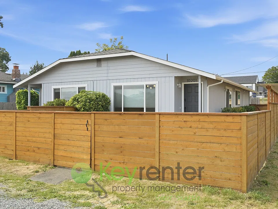 10201-10203 17th Ave SW