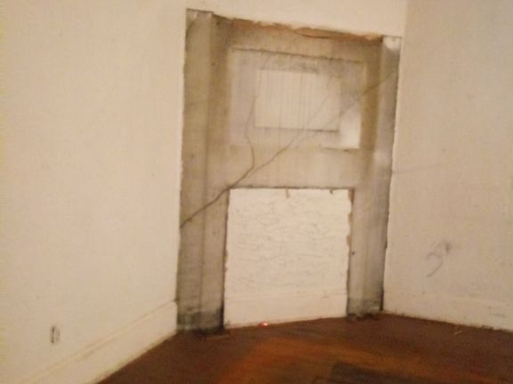 4th image of 35 College St