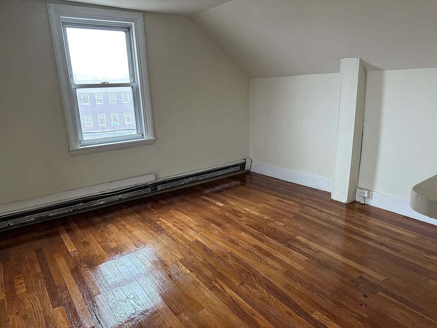 4 bed, 1400 sqft, $2,350 — Photo 4