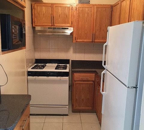 3rd image of 16633 89th Ave APT 12M