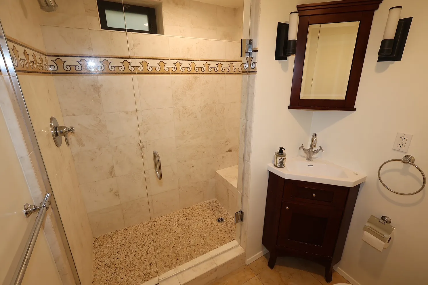 Studio, 300 sqft, $2,000 — Photo 3