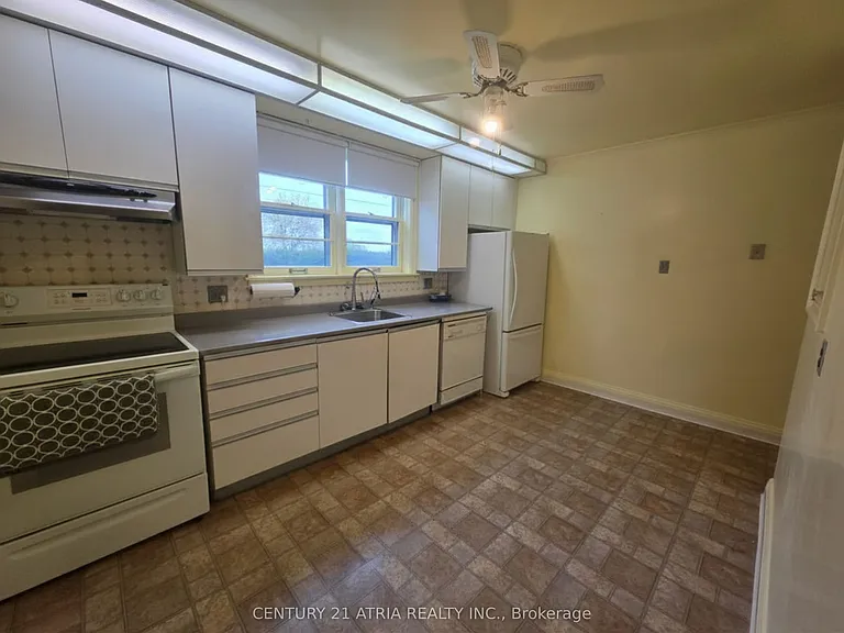 32 Meadowview Ave — Photo 7
