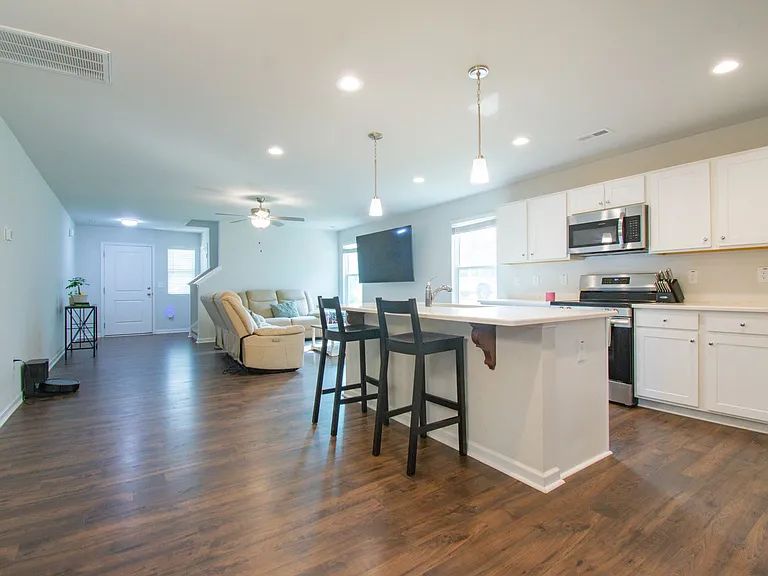342 Ledgebrook Ln — Photo 4