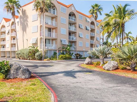2nd image of 3930 S Roosevelt Blvd APT W211