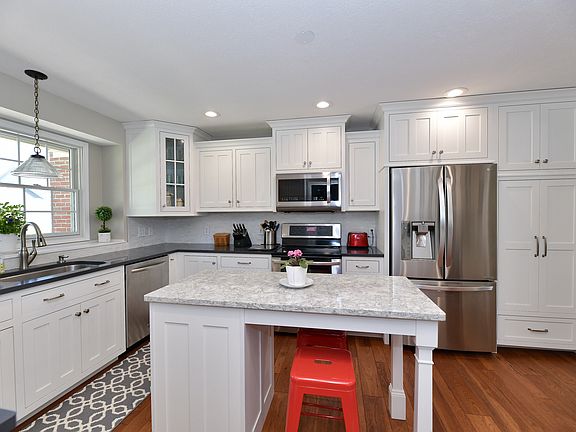 4th image of 615 Heatherwood Ct