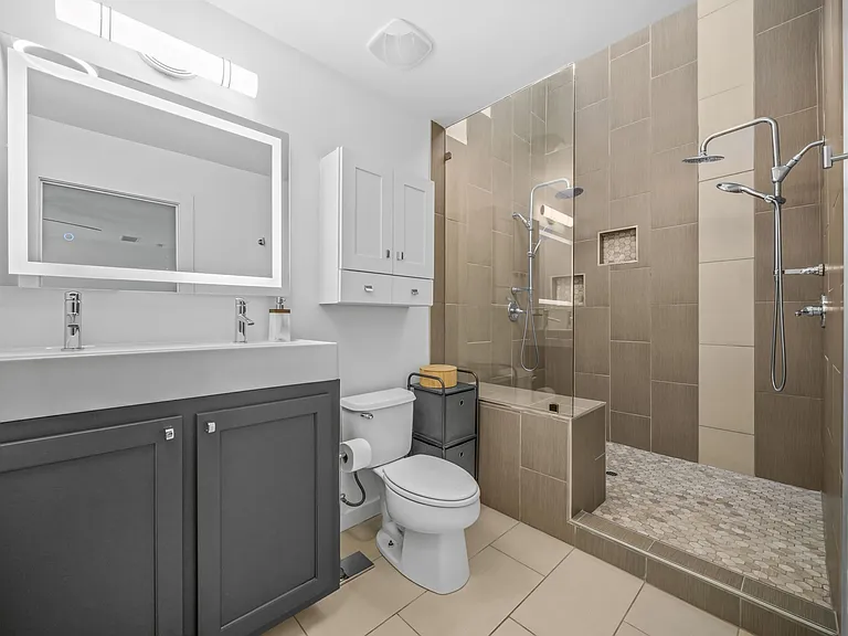 1277 Aalto Main NW — Photo 9