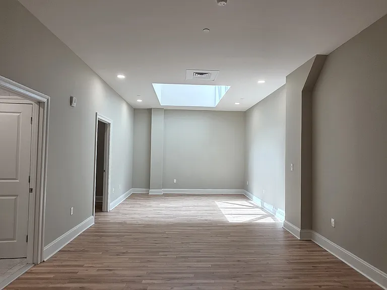 1420-22 Chestnut St #204 — Photo 6