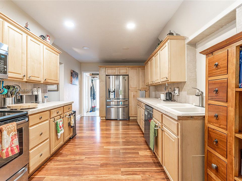 1st image of 9410 NW 74th Pl