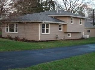 4913 Cross St, Downers Grove, IL