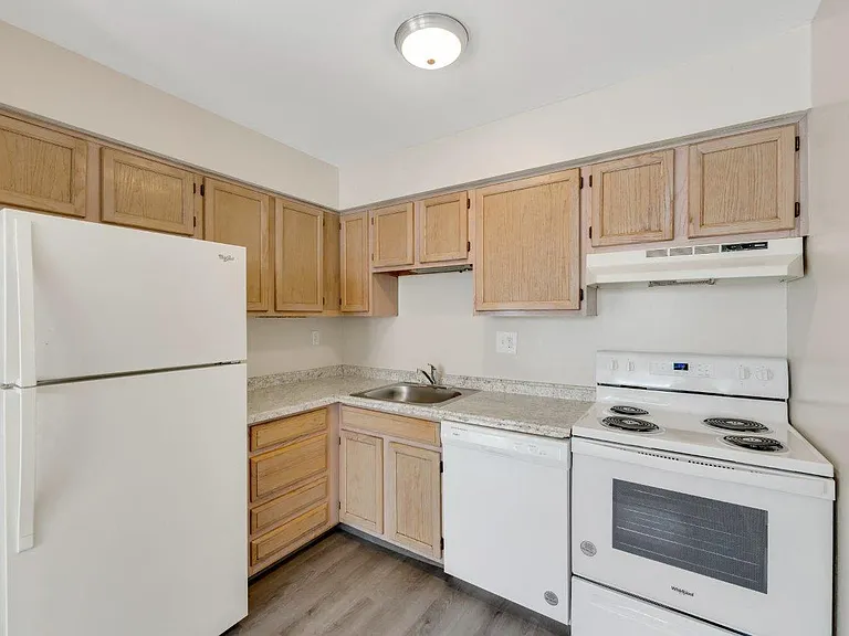 Blair Mill Village East Apartment Homes — Photo 4