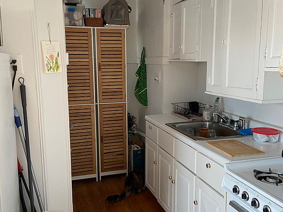 4th image of 4534 1/2 N Wolcott Ave APT 2B