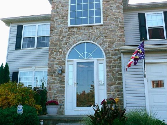 Exterior Front Walk