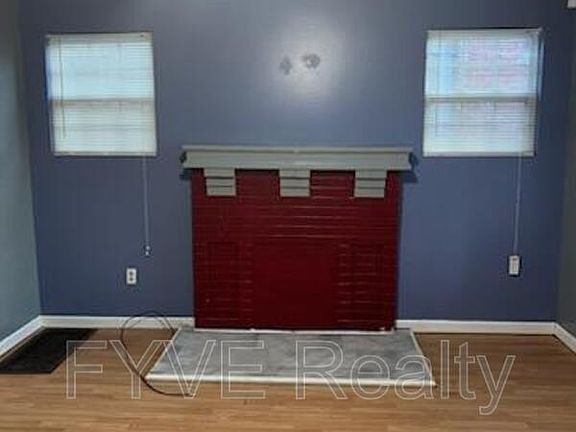4th image of 2327 Woodbine Ave