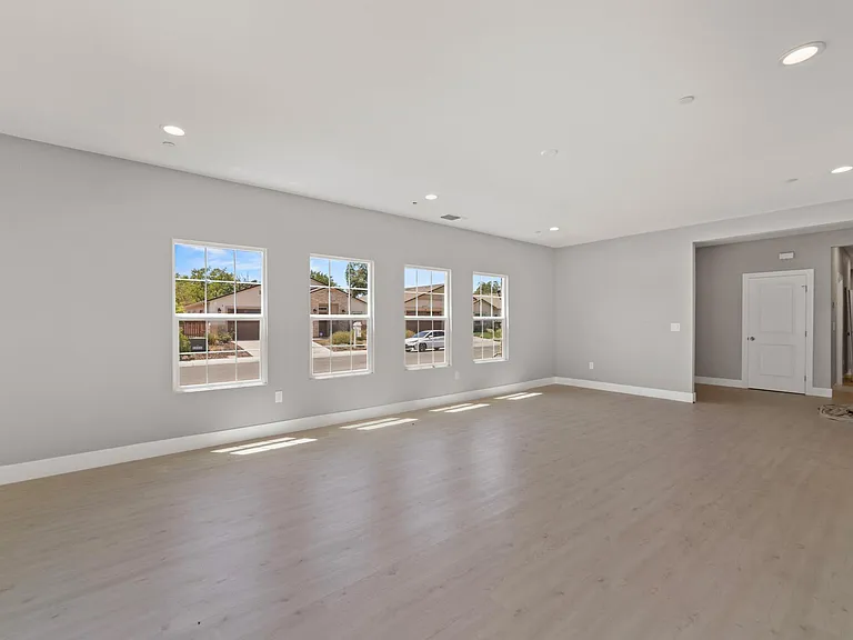 946 Irem Way — Photo 5