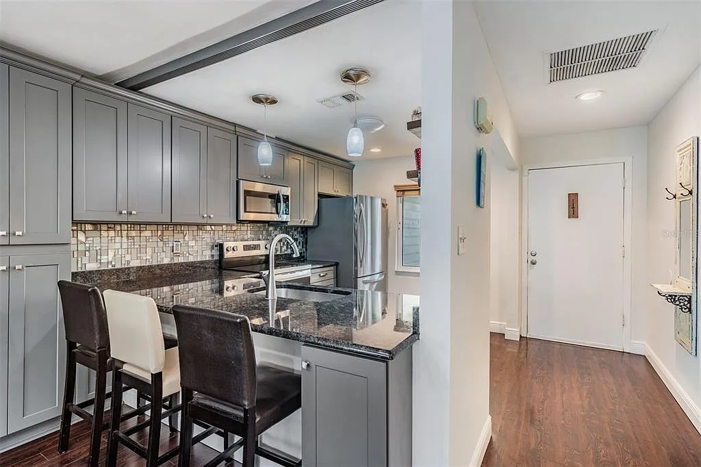 2 bed, 2.0 bath, 1107 sqft, $2,750 — Photo 3
