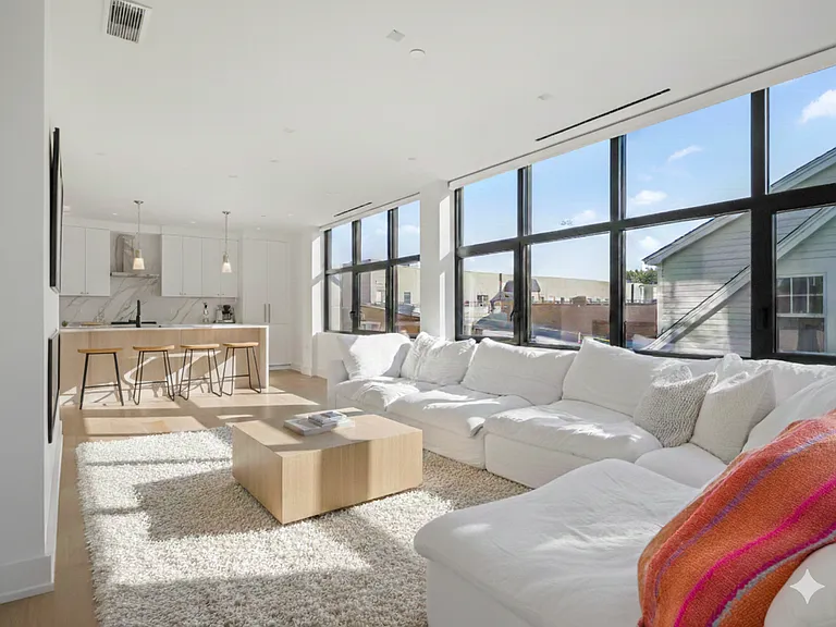 116 Sherman St — Photo 3